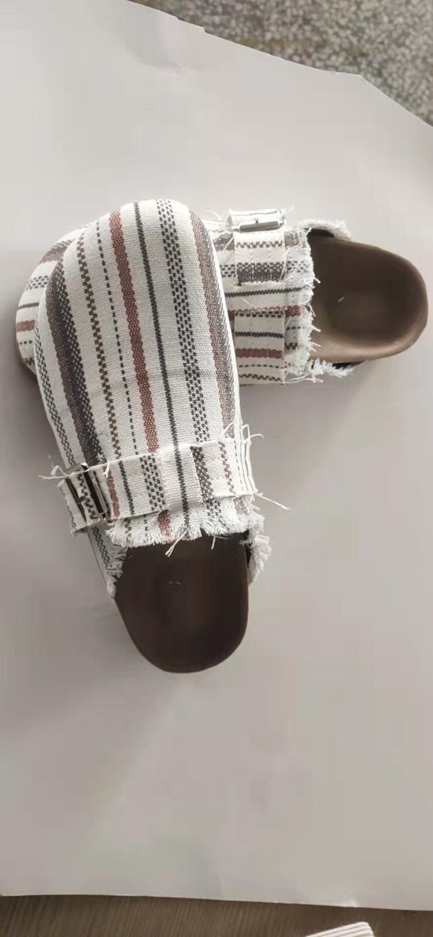 Pantoufles Urbaines Oversize – Confort & Fun